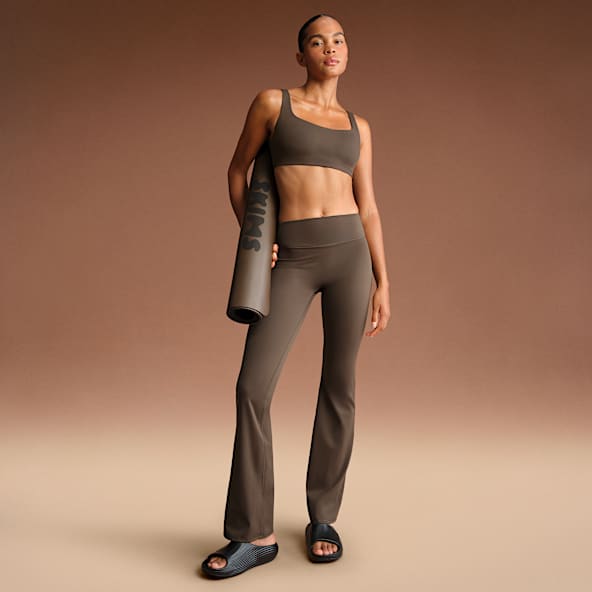NikeSKIMS Matte Women's High-Waisted Slim Flared Leggings