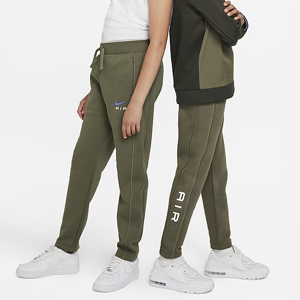 1429 90 de erinin altinda Essential Fleece. Nike TR