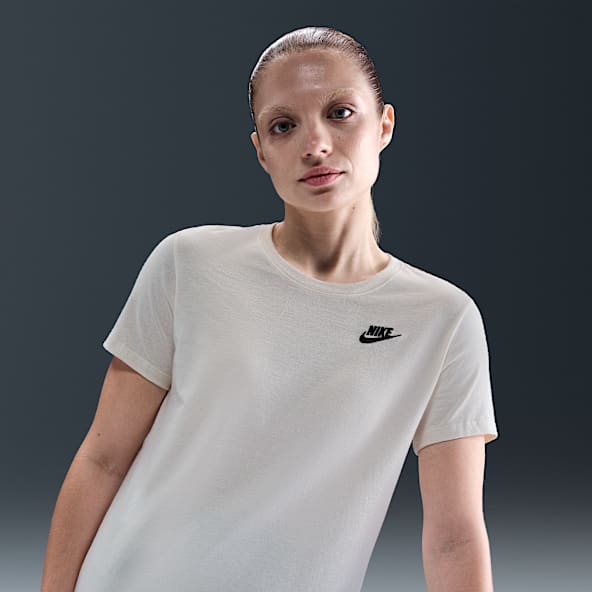 Nike Sportswear Club Essentials Women's T-Shirt