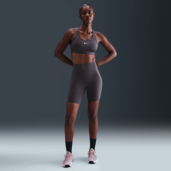 Nike Universa Shorts de ciclismo con bolsillos de 20 cm de tiro alto y media sujeción para mujer