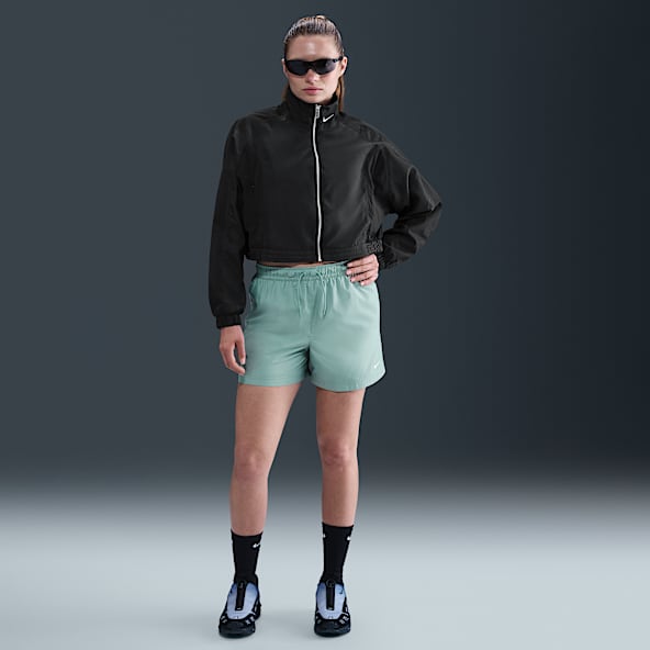 Nike Sportswear Classic Wovens Women's Mid-Rise Shorts