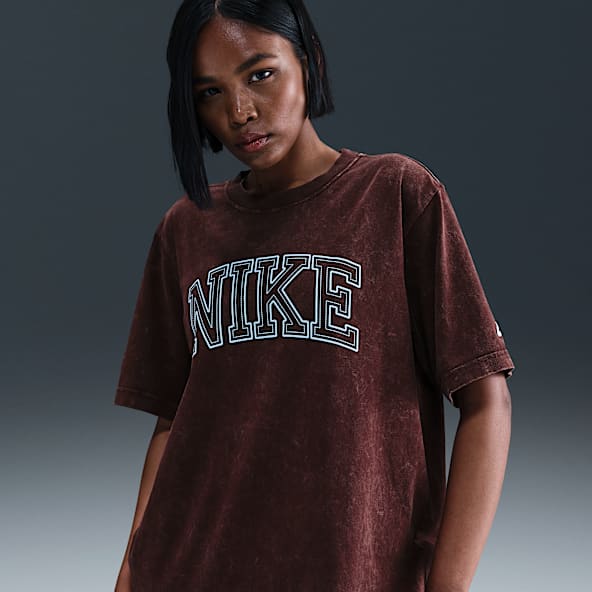 Nike Sportswear Classics Playera de ajuste holgado para mujer