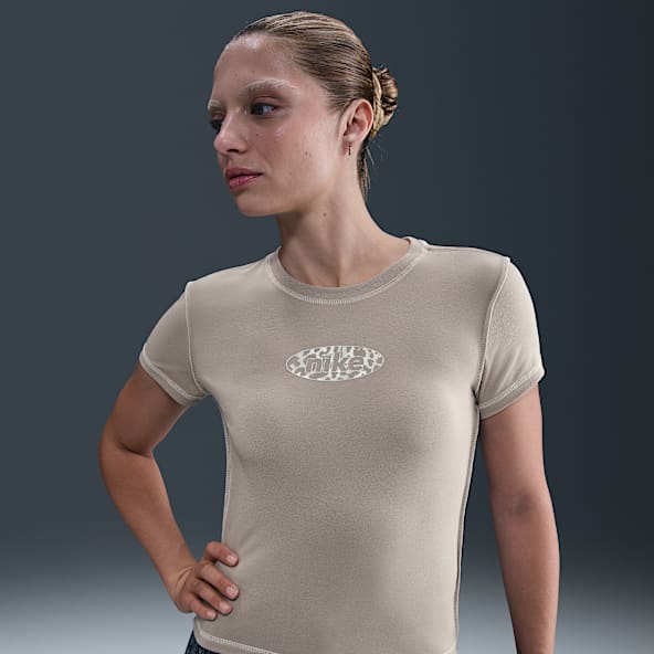 Nike Sportswear Chill Knit Women's Slim Cropped Top