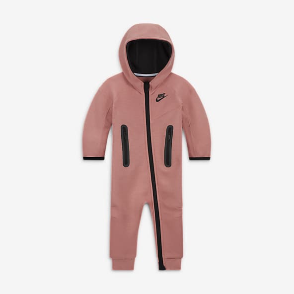 https://static.nike.com/a/images/c_limit,w_592,f_auto/t_product_v1/1f3d147a-b781-4d62-8947-a45fc553ba0f/sportswear-tech-fleece-hooded-coverall-baby-coverall-43kzwx.png