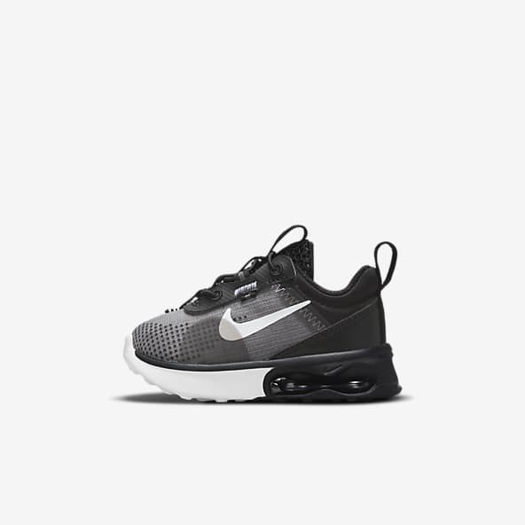black nike pe trainers