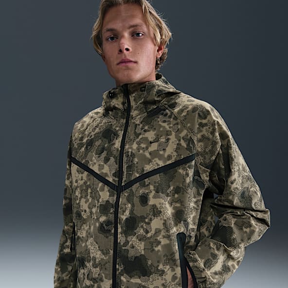 Nike Tech Men's Dri-FIT Woven Camo Windrunner Oversized Jacket