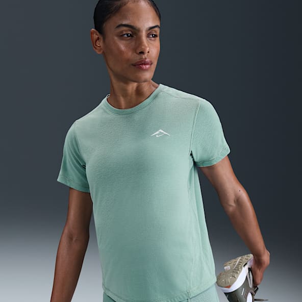 Nike Trail Playera de correr de manga corta Dri-FIT para mujer