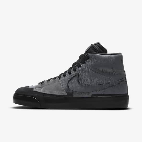 black mid top nike shoes