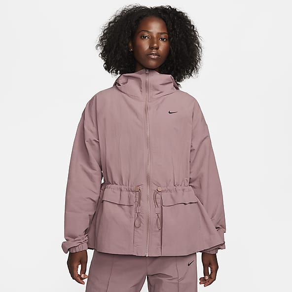 https://static.nike.com/a/images/c_limit,w_592,f_auto/t_product_v1/30413f02-8178-439a-bda8-85f4bd7ae383/sportswear-everything-wovens-oversized-hooded-jacket-zfMCxP.png