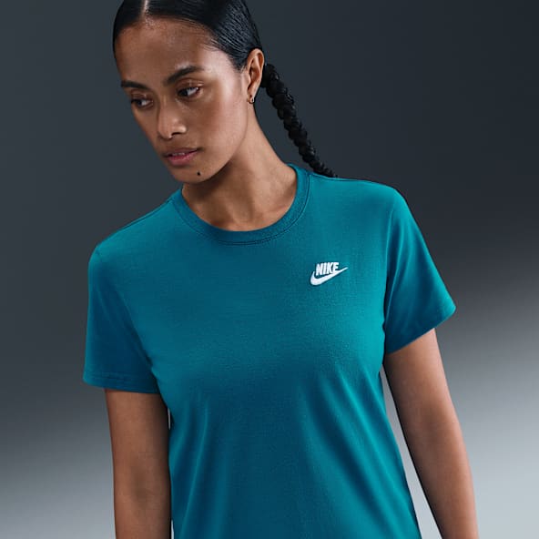 Nike Sportswear Club Essentials Women's T-Shirt
