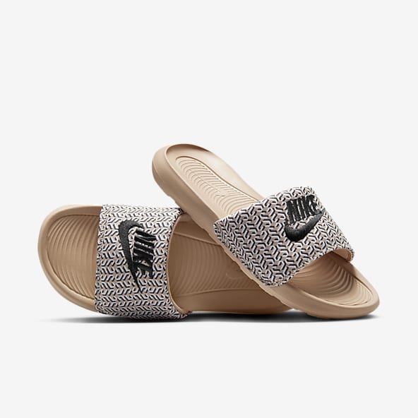 Nike soccer discount sandals