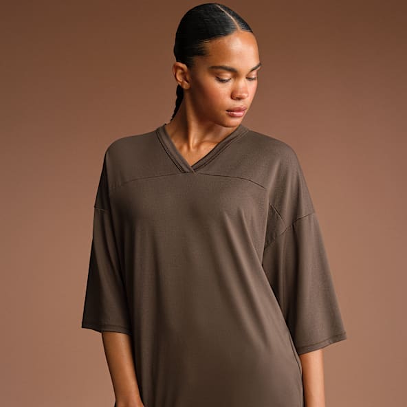 NikeSKIMS Airy Women's Oversized V-Neck T-Shirt
