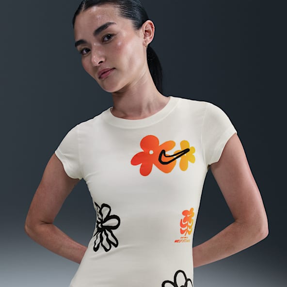 Nike Sportswear Women's Tight Short-Sleeve Graphic T-Shirt