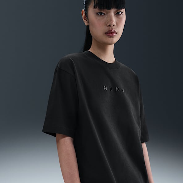 Nike Sportswear เสื้อยืดแขนสั้นขนาดโอเวอร์ไซส์ผู้หญิง