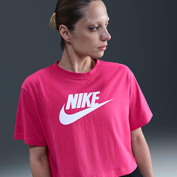 Nike Sportswear Essential Playera cropped con logotipo para mujer