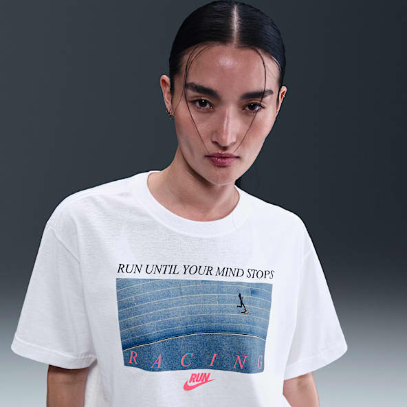 Nike Sportswear Club Women's Cropped T-Shirt