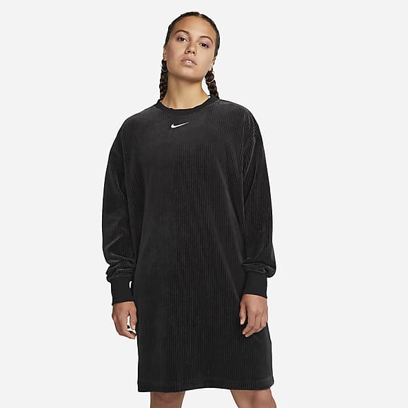 Nike Essential Fleece. ES