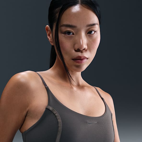 Nike One สปอร์ตบราผู้หญิงซัพพอร์ตบางเบาเสริมฟองน้ำ