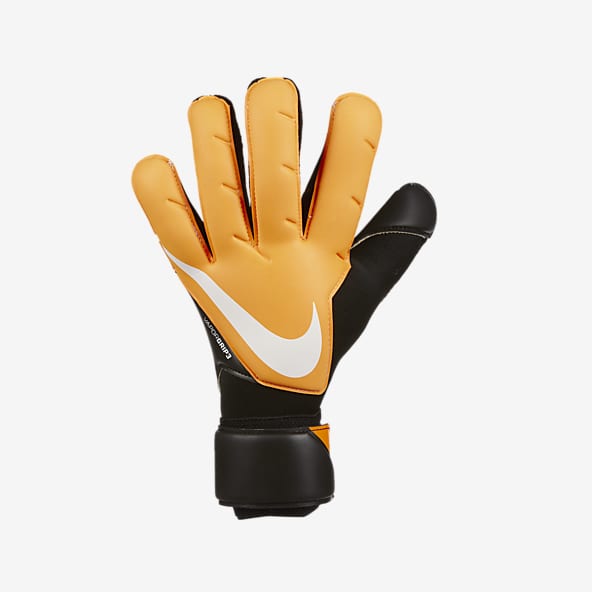 nike goalkeeper gloves junior