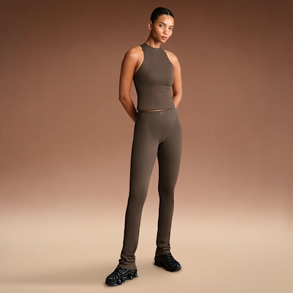 NikeSKIMS Matte Women's High-Waisted V-Panel Straight Leggings