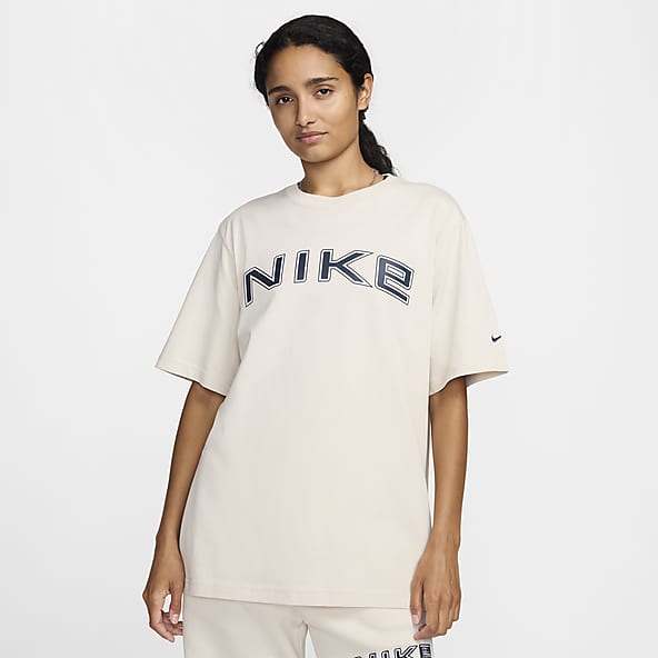 Nike Sportswear Women's Loose Short-Sleeve Graphic T-Shirt