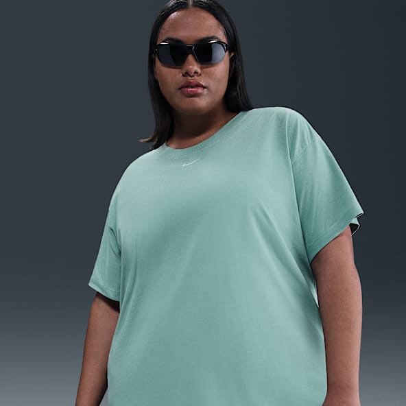 Nike Sportswear Essential Women's T-Shirt (Plus Size)
