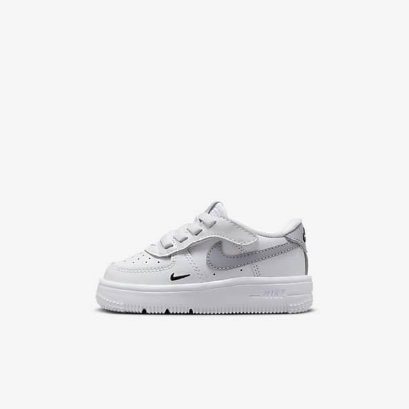 Boys white nike trainers cheap