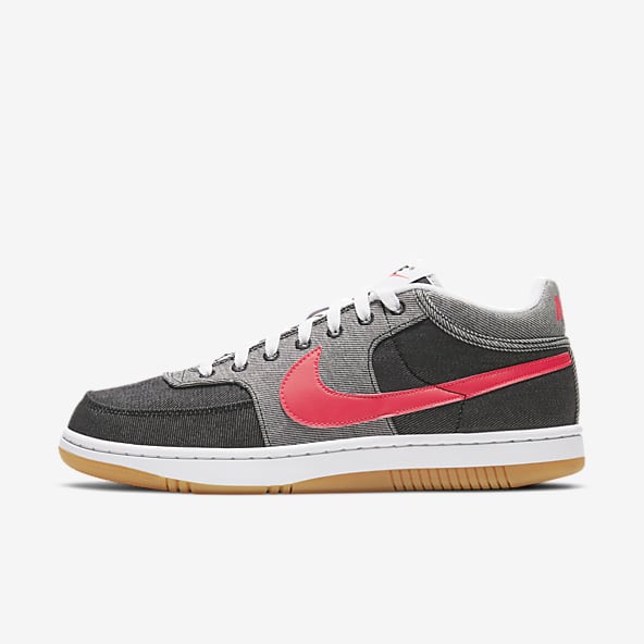black nike air sneakers