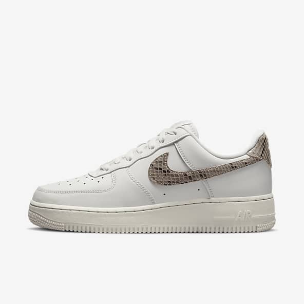 Grijs Air Force 1 Schoenen. Nike NL