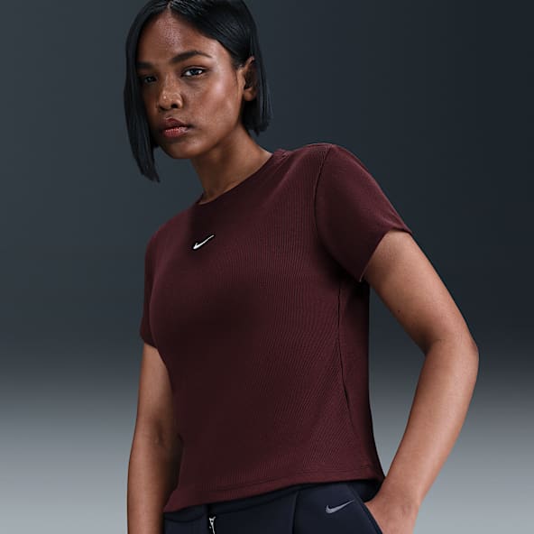Nike Sportswear Playera de manga corta de tela de canalé ajustada para mujer