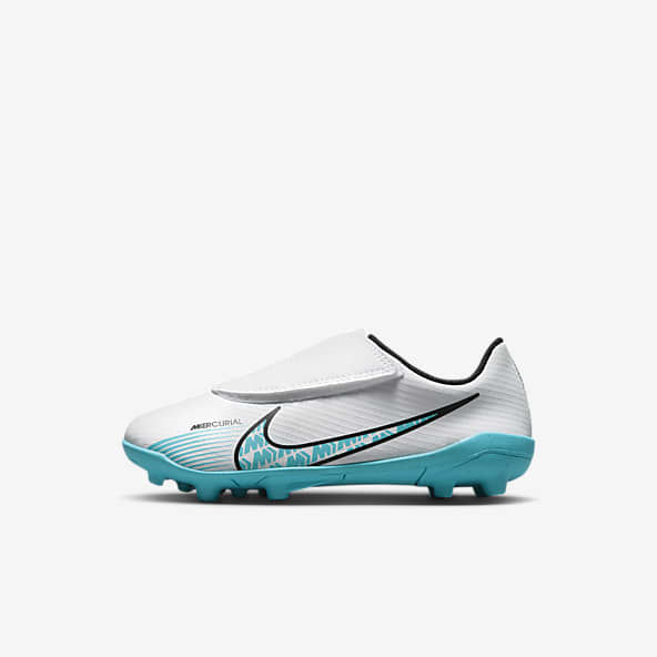 Botas de fútbol blancas. Nike