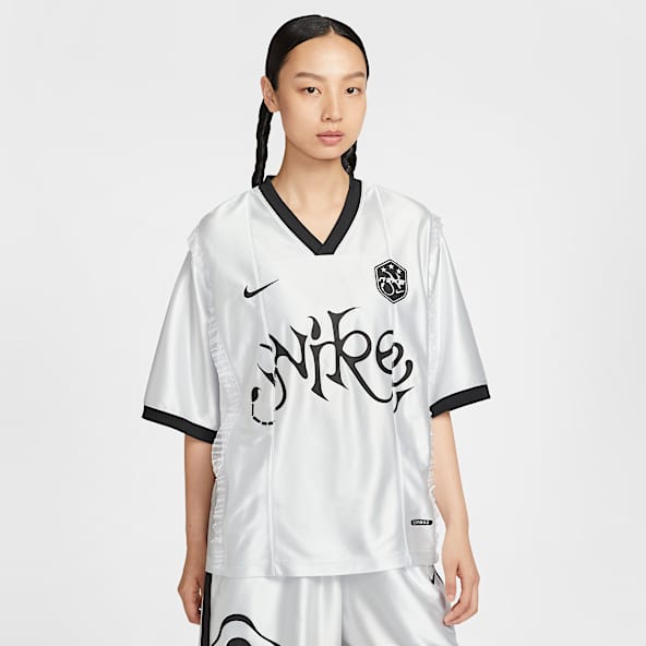 Nike Sportswear Women's Short-Sleeve Graphic Jersey Top
