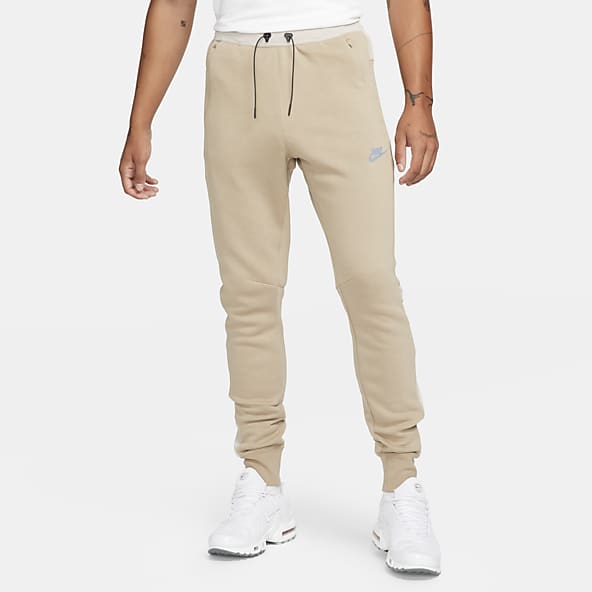Casual in Nike-loungekleding voor heren. Comfortabel terwijl je thuis  volledig tot rust komt. Nike NL