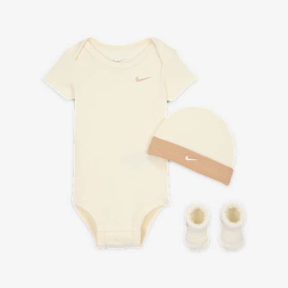 Nike Conjunto de 3 piezas con body de tejido knit tipo waffle para bebé (6-12 meses)