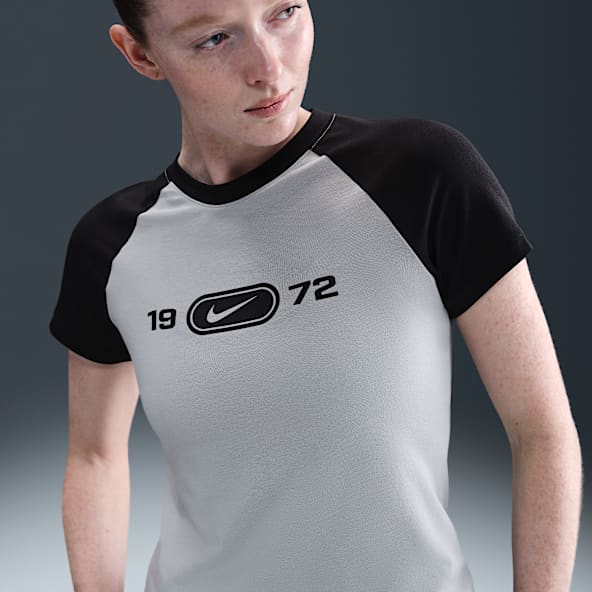 Nike Sportswear Chill Knit Γυναικείο T-Shirt σε στενή γραμμή με σχέδιο