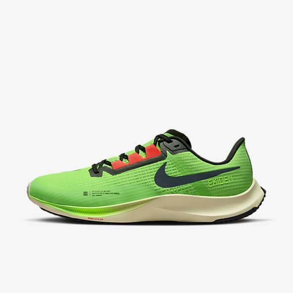 男款跑鞋。Nike