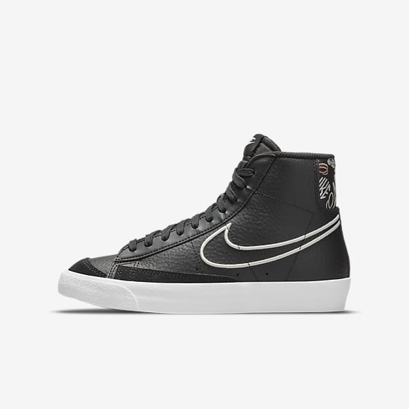black nike shoes casual