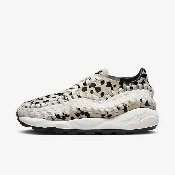 Nike store hot sale animal lifestyle