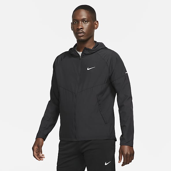 Stay visible and stylish with the Nike Men's Vapor Flash Jacket
