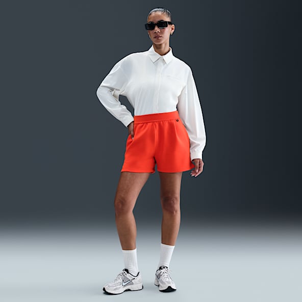 Nike 24.7 ImpossiblySoft Dri-FIT ledig shorts med mellomhøyt liv til dame (10 cm)