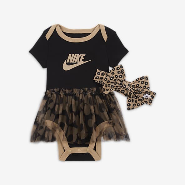 Bebe con top ropa nike