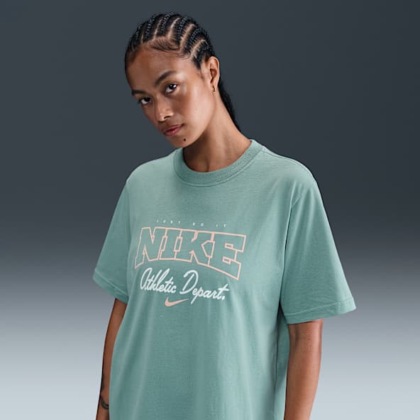 Nike Sportswear Women's Loose Short-Sleeve Graphic T-Shirt