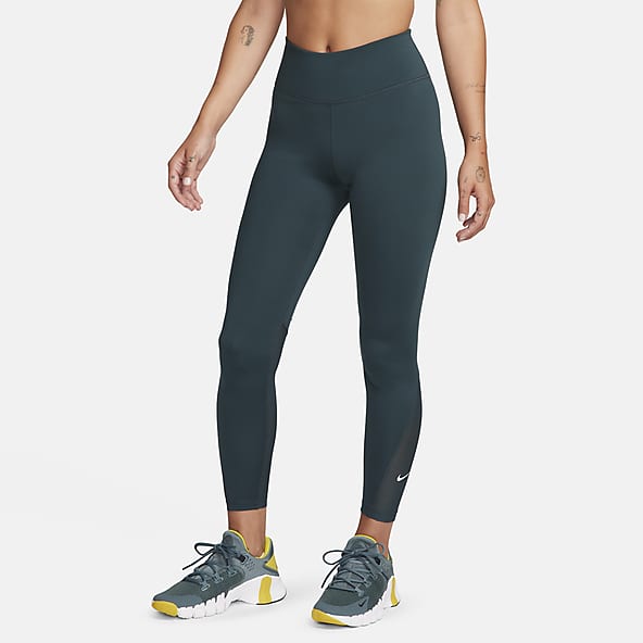 Gifts Mid-Rise Green Crops & Capris. Nike CZ