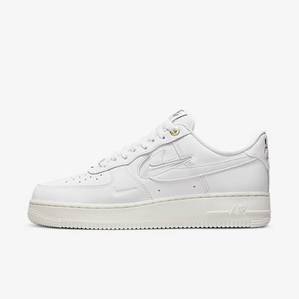 white nike airforce trainers