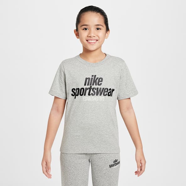 Nike Sportswear Older Kids' T-Shirt
