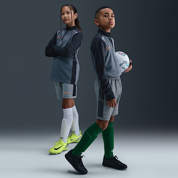 Nike Academy Shorts de fútbol Dri-FIT de 18 cm para niños talla grande