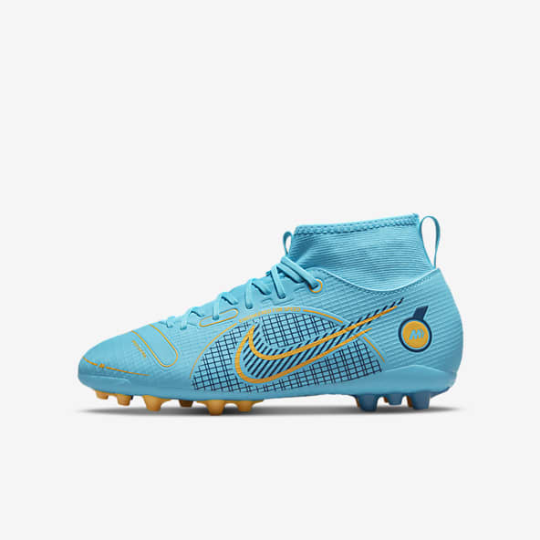 Mercurial Football Boots. Nike IL