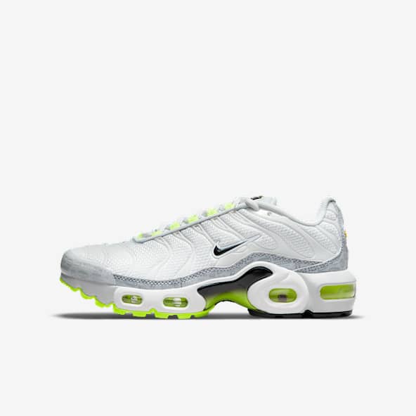 boys navy nike trainers