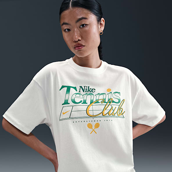 Nike Sportswear Women's Oversized Graphic T-Shirt