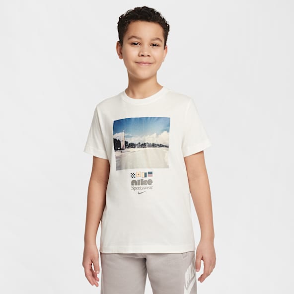 Nike Sportswear Playera de cuello redondo para niños talla grande